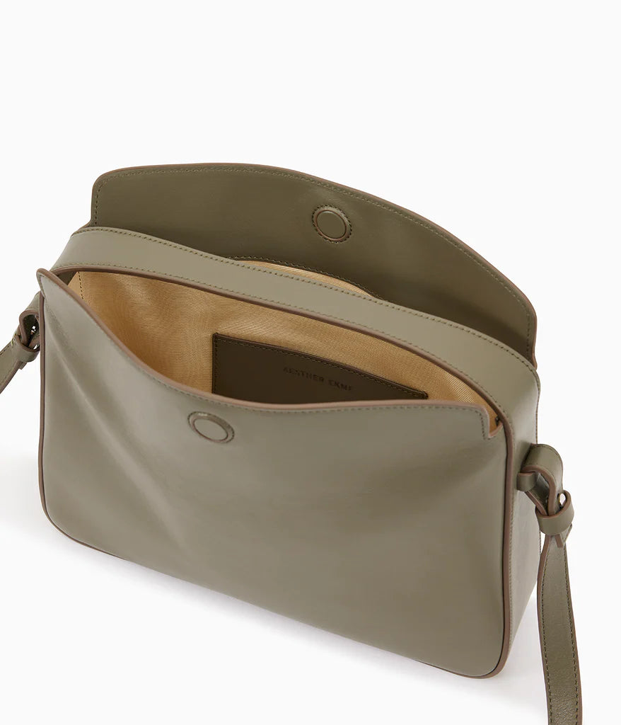 SOFT BAGUETTE CROSSBODY