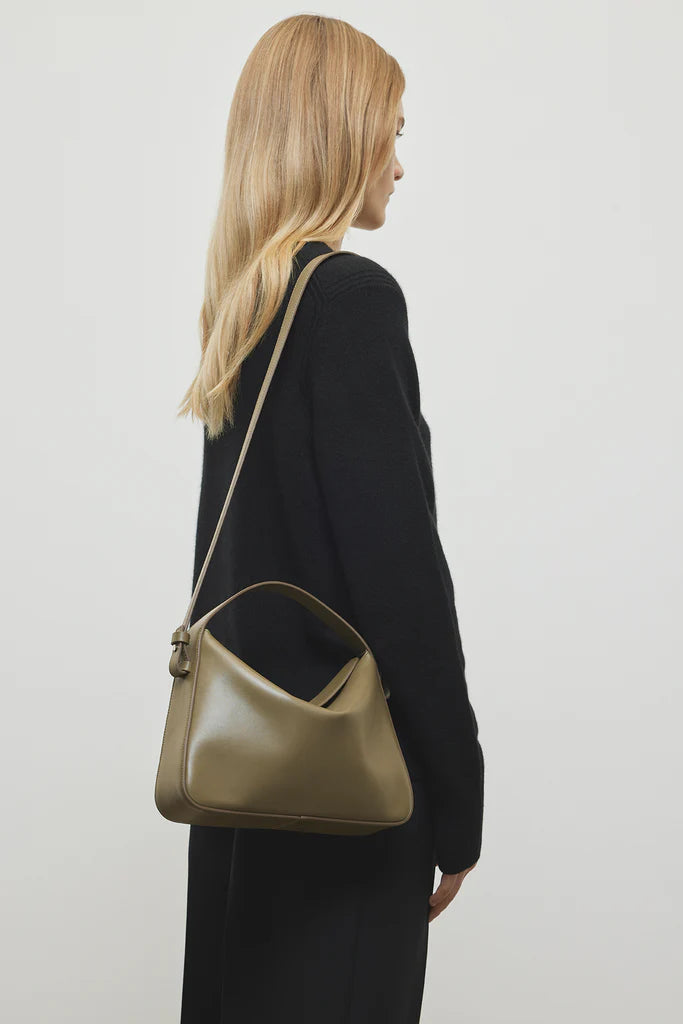 SOFT BAGUETTE CROSSBODY